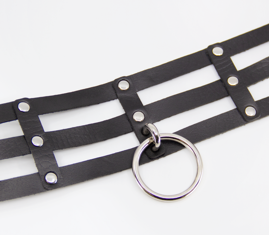 Love in Leather FAUX LEATHER TRIPLE STRAP COLLAR with LARGE CENTRE RING Black Choker