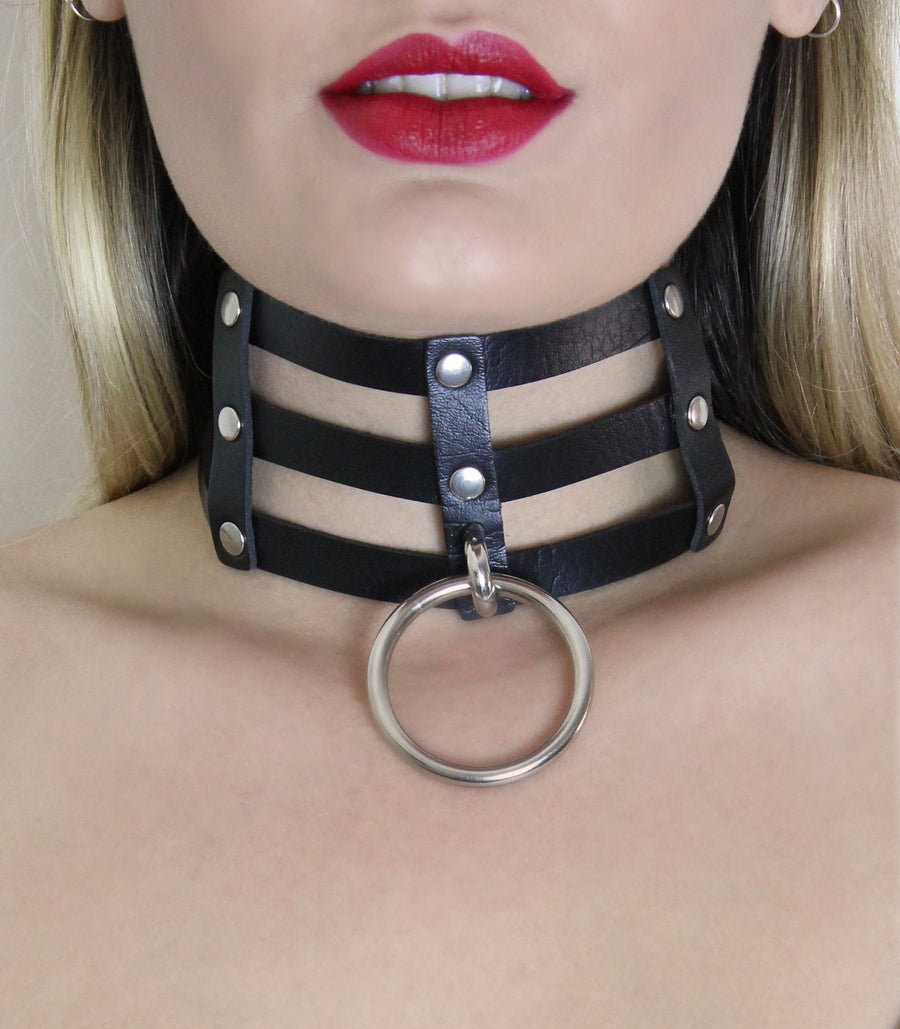 Love in Leather FAUX LEATHER TRIPLE STRAP COLLAR with LARGE CENTRE RING Black Choker