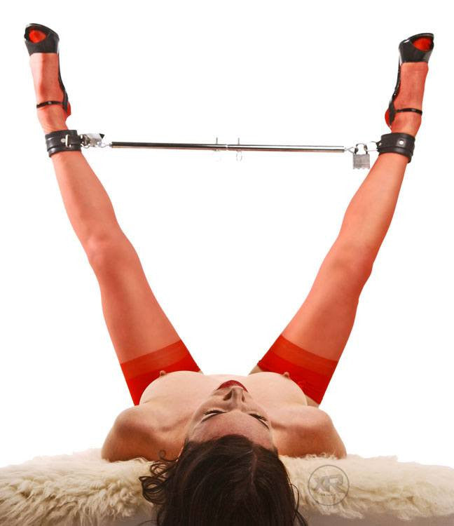 Master Series SPREAD ME ADJUSTABLE STEEL SPREADER BAR Silver